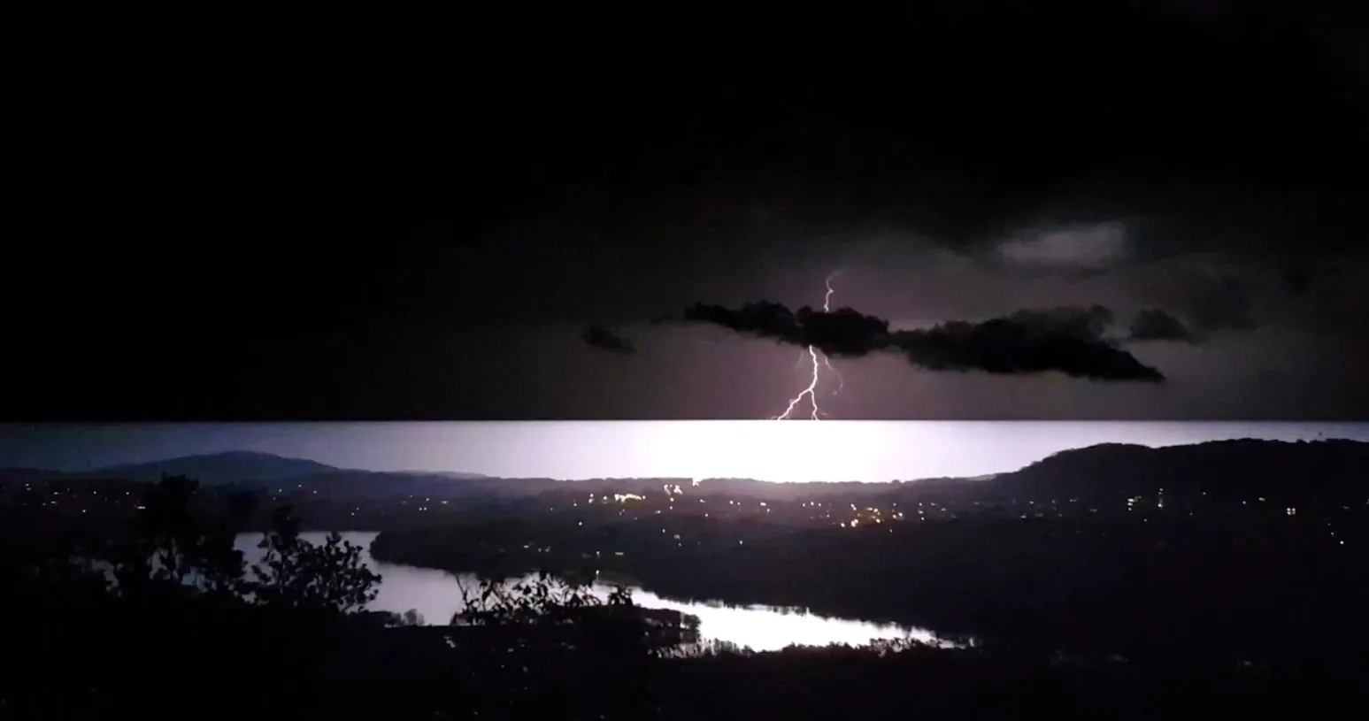 Thunderbolts over Wamberal Lagoon 2017, NSW Australia