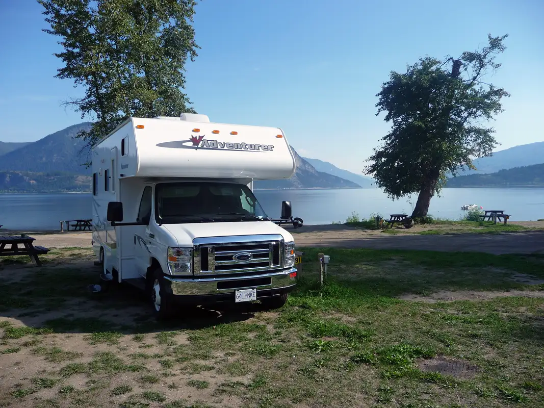 Motor home park at Salmon Arm wit stunning Lake views