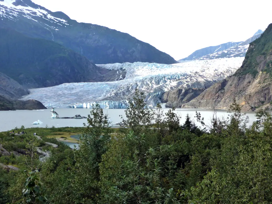 On our days in Juneau, we were very busy. We had to cancel all upcoming trips and called our travel insurance company several times. To make it worse, we had great difficulties sending emails to Australia. However, in the end, we were able to spend a few hours exploring the stunning Mendenhall glaciers.