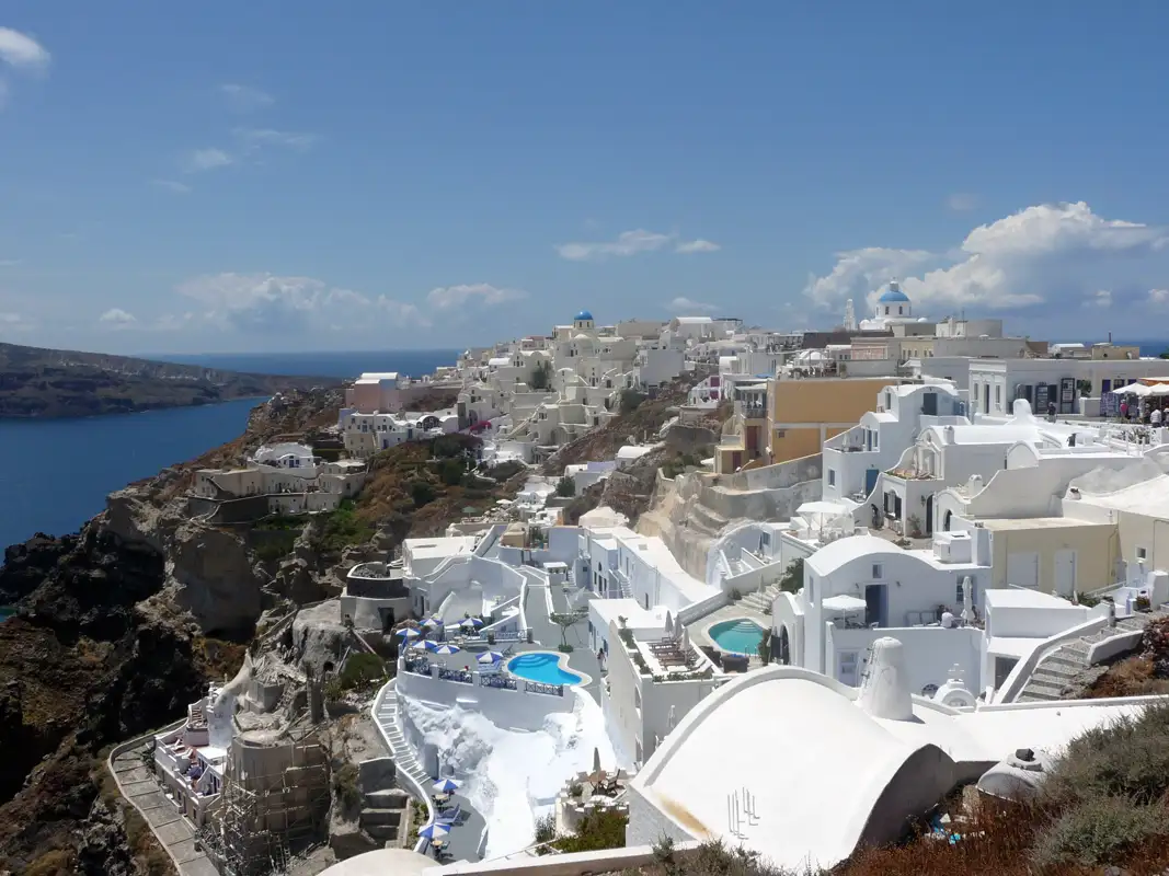 The towns of Fira and Oia are 260 metres above an undersea caldera. While walking through the labyrinthine lanes, you will see breathtaking views of the Aegean Sea. 