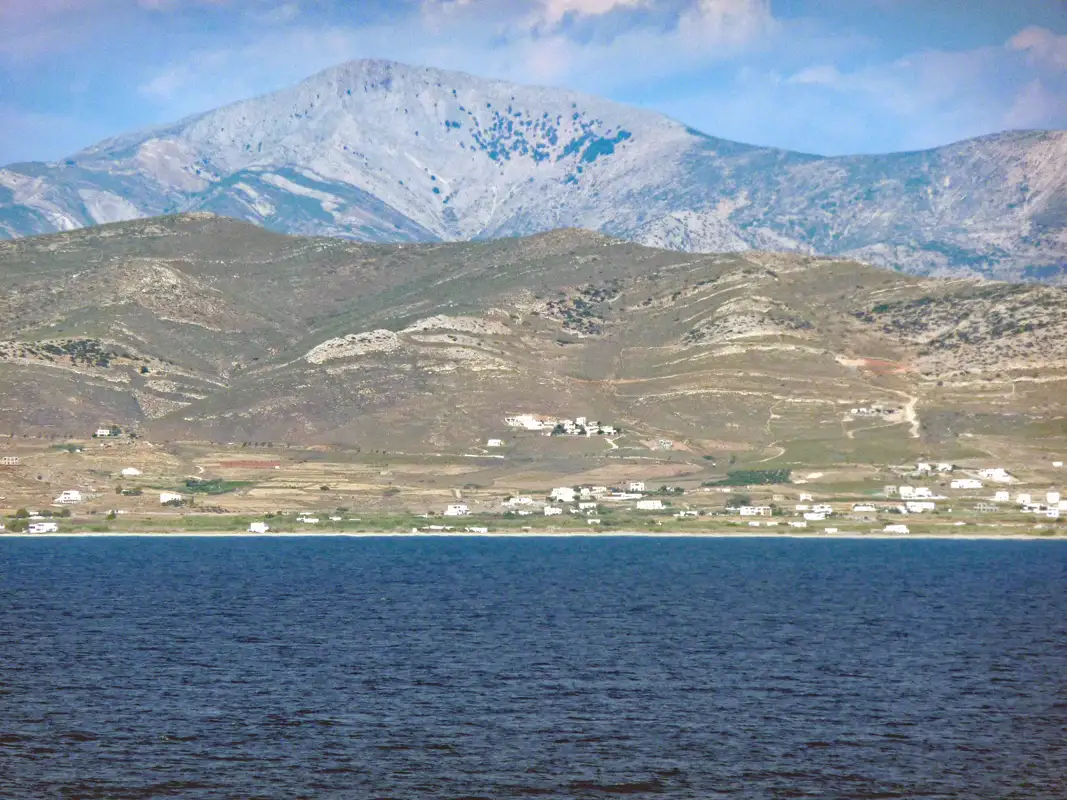 While the ferry is approaching the island of Naxos, the largest of the Cyclades islands, we can see Mount Zas, where Zeus was born and raised. We are already excited about climbing to the top, which is 1003 m above sea level.