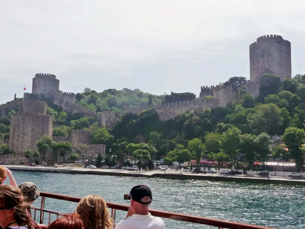 Later, we passed Rumeli Hisarı castle. Ottoman Sultan Mehmed II built the castle in the 15th century. It was part of his plan to siege Constantinople.