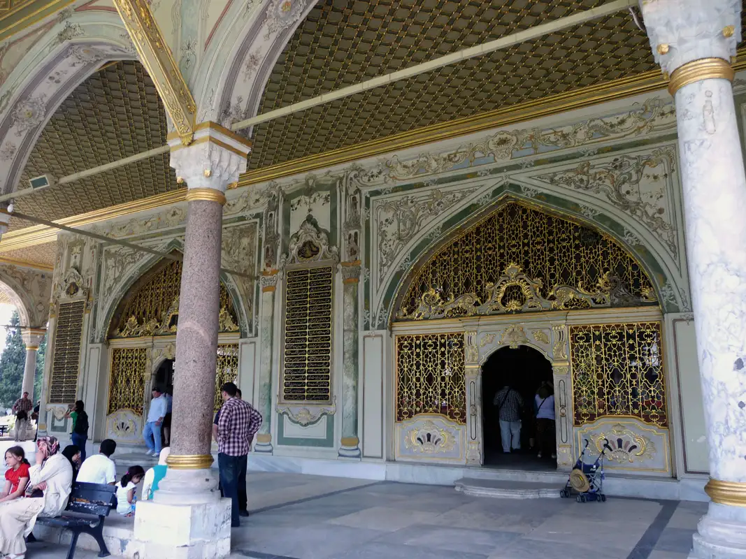 The Imperial Treasury was the highlight of our visit to Topkapi. The extensive collection includes jewels, art, weapons, and precious stones.