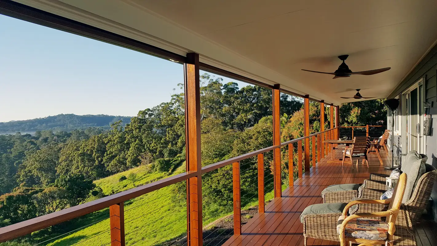 Our accommodation was great, secluded, with a lot of nice birds and stunning views up to the coast. It was just a 10-minute drive to shopping or playing golf in Nambour.