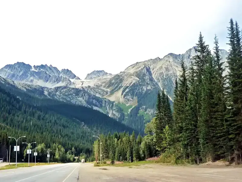Trans-Canada Highway BC 1 -breathtaking scenery in the Canadian Rockies