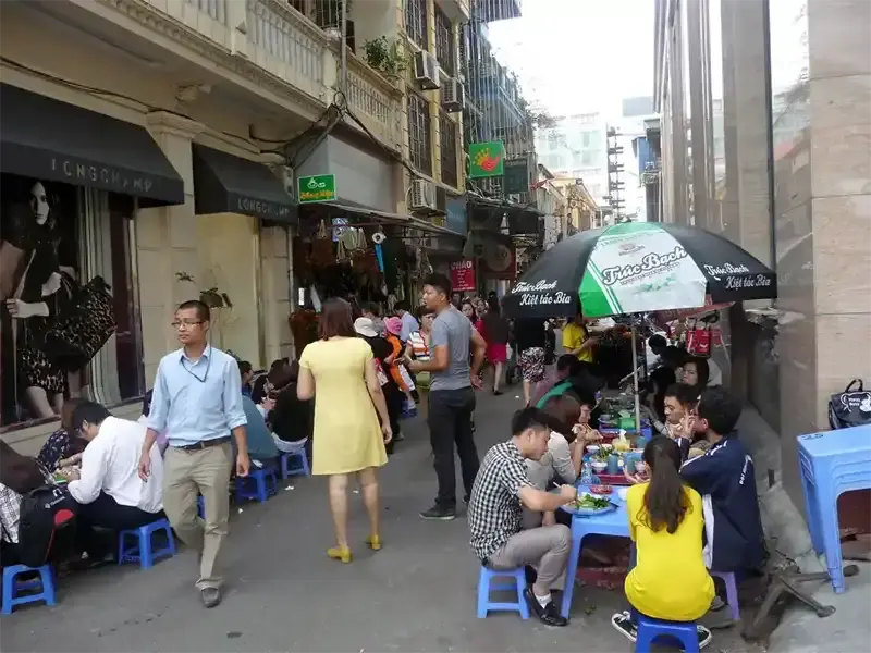 Upmarket restaurant in the CBD of Hanoi during lunchtime.