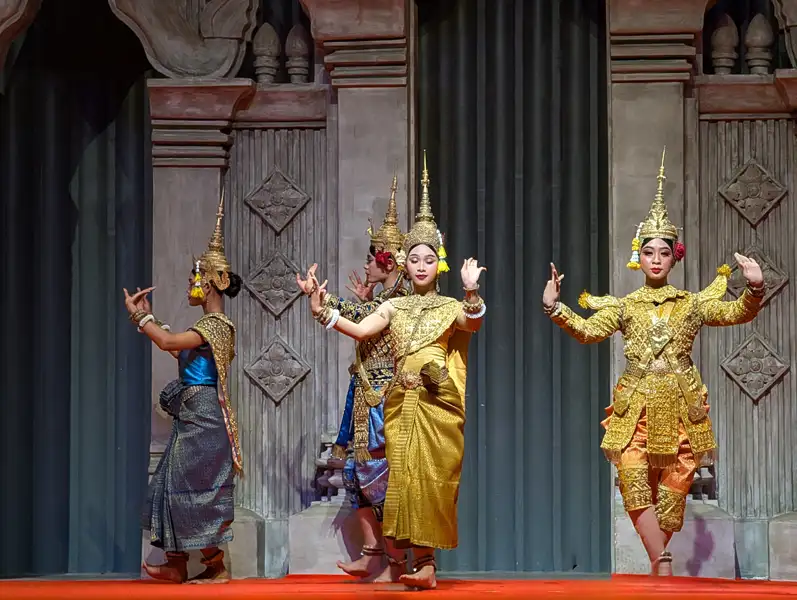 traditional Apsara dance performance in Siem Reap